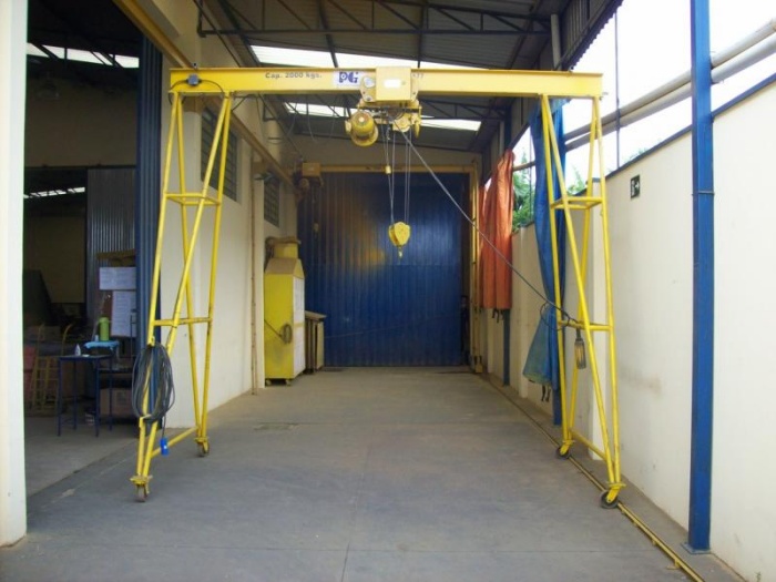 Guindaste portátil para transporte de carga